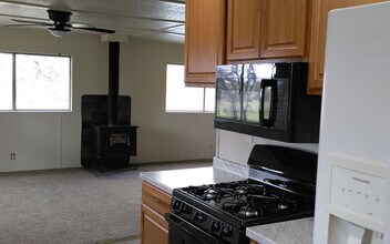 26178 Whispering Oak Ln in Clovis, CA - Building Photo - Building Photo