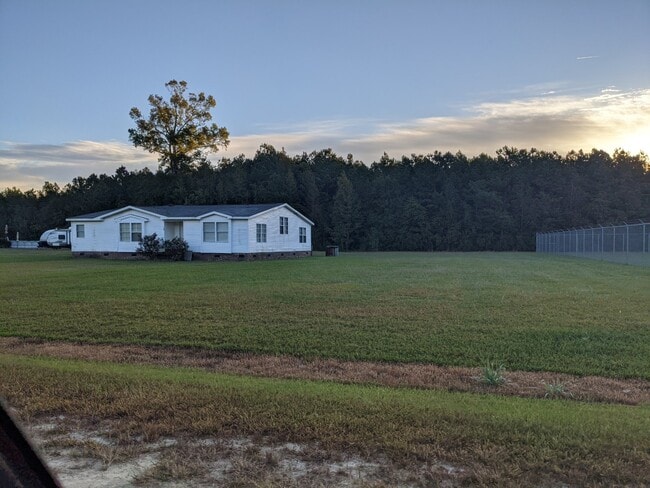 110 Mallie Dr in Pikeville, NC - Building Photo - Building Photo