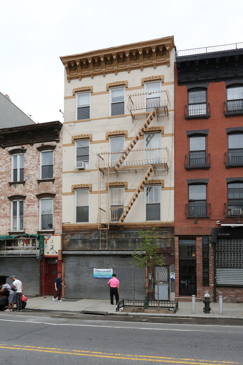 521 Grand St in Brooklyn, NY - Building Photo