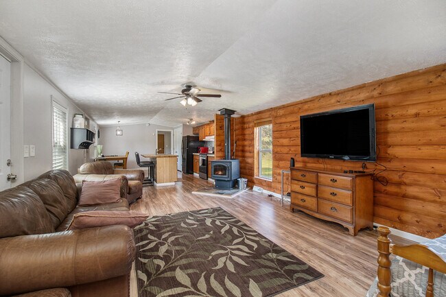 10484 W 34 1/2 Rd in Harrietta, MI - Building Photo - Building Photo