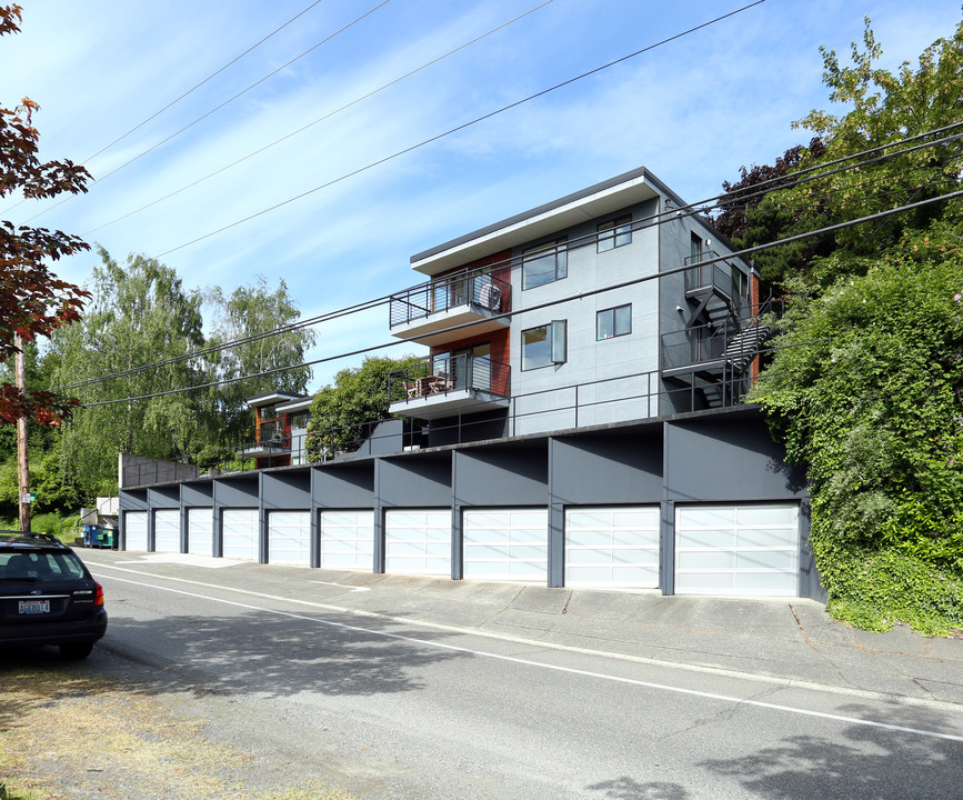 The Bluff Apartments in Seattle, WA - Building Photo