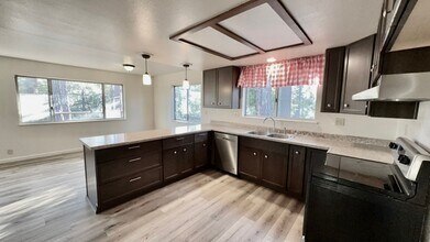 15282 Avery Way in Grass Valley, CA - Building Photo - Building Photo