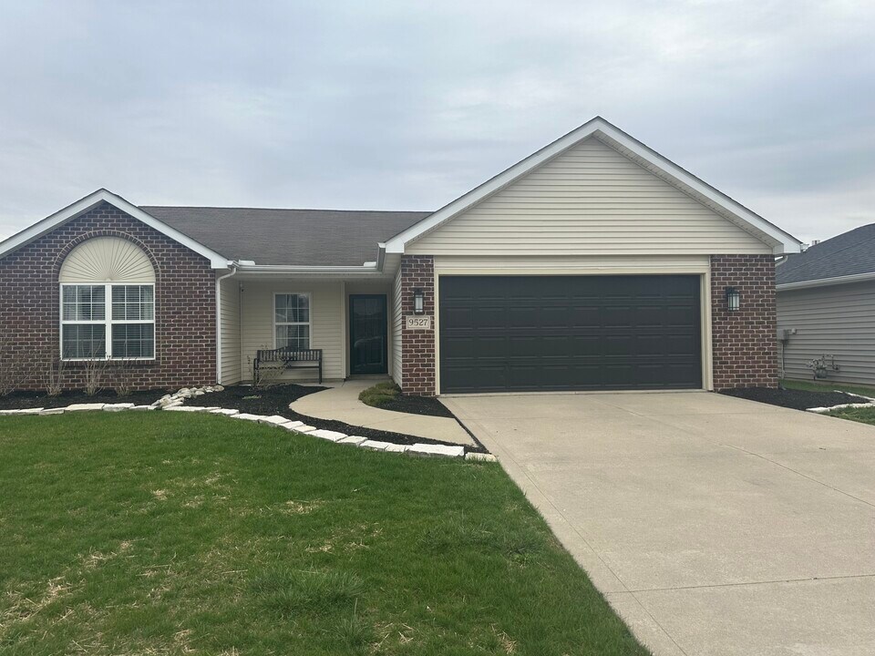 9527 Acacia Psge in Fort Wayne, IN - Building Photo