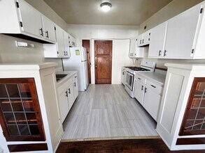 1013 E Center St, Unit 4 in Milwaukee, WI - Foto de edificio - Building Photo