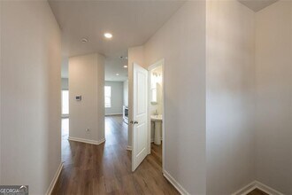 1800 Sullivan Rd in College Park, GA - Building Photo - Building Photo