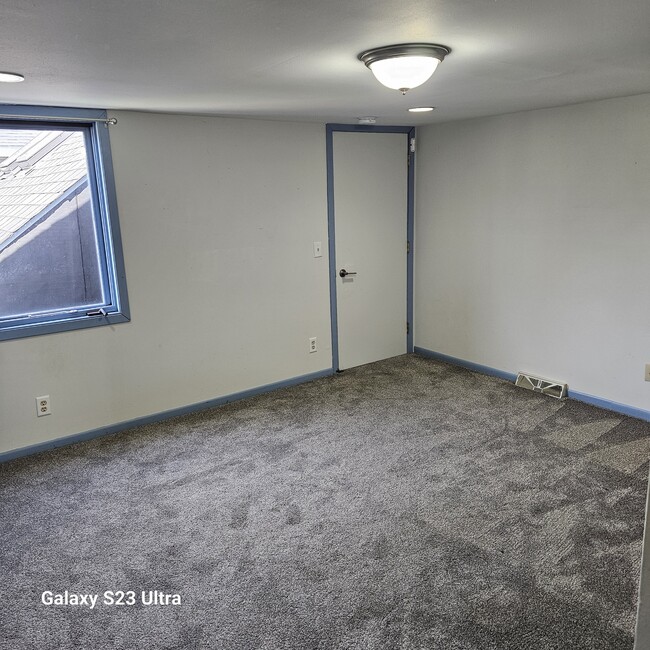 property at 655 S 7th Ave