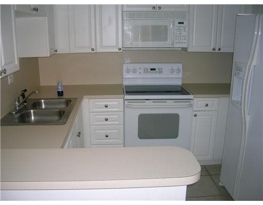 8237 Thames Blvd in Boca Raton, FL - Building Photo - Building Photo