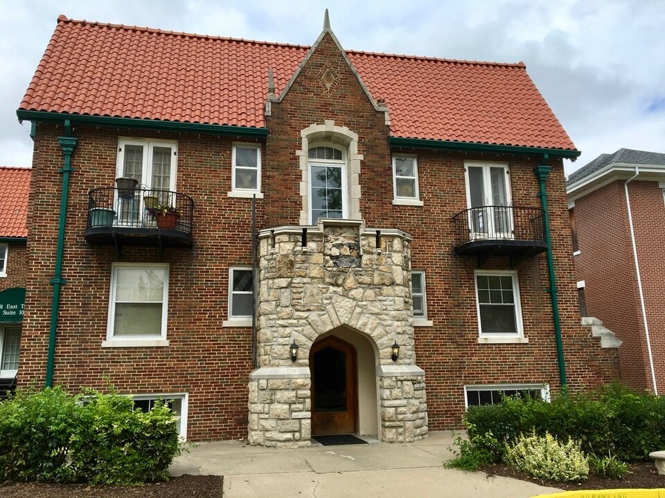 101 E 10th St in Fulton, MO - Building Photo