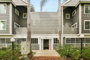 129 S Olive St in Anaheim, CA - Building Photo