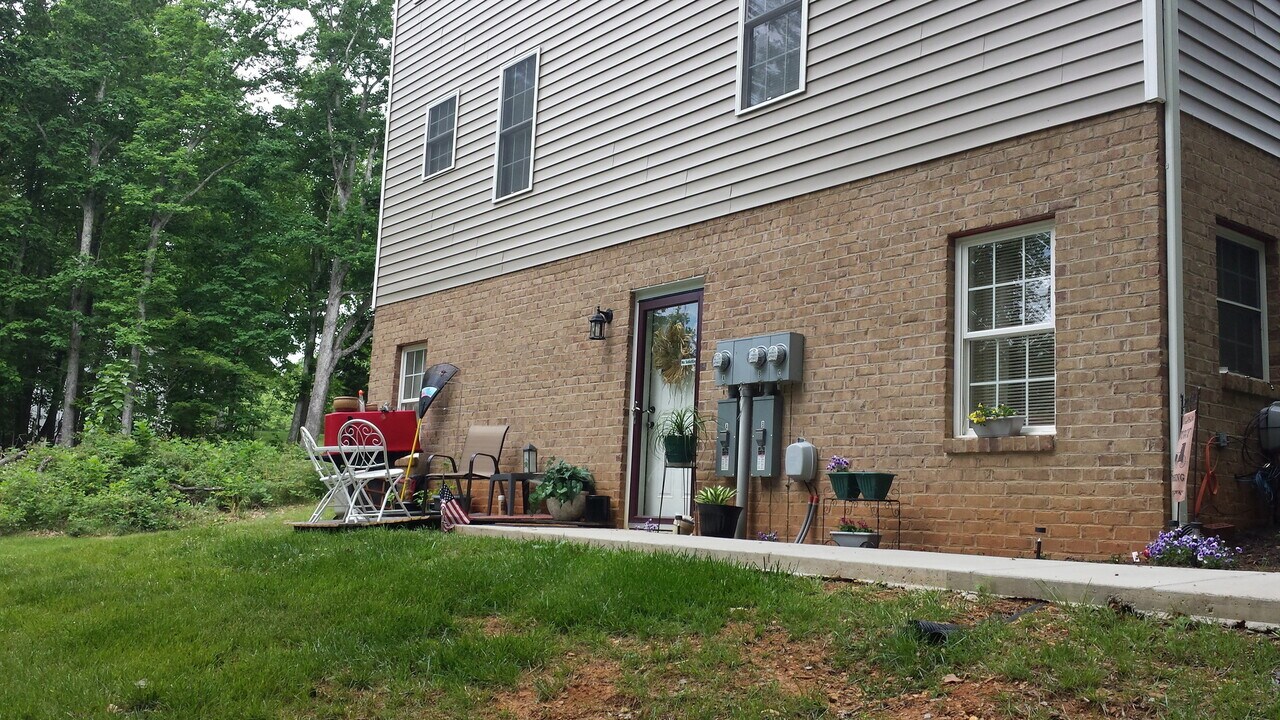 5698 Colonial Hwy in Evington, VA - Building Photo
