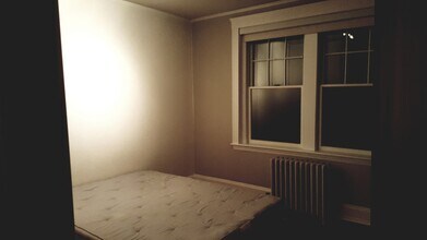 2035 Commonwealth Ave in Boston, MA - Building Photo - Building Photo