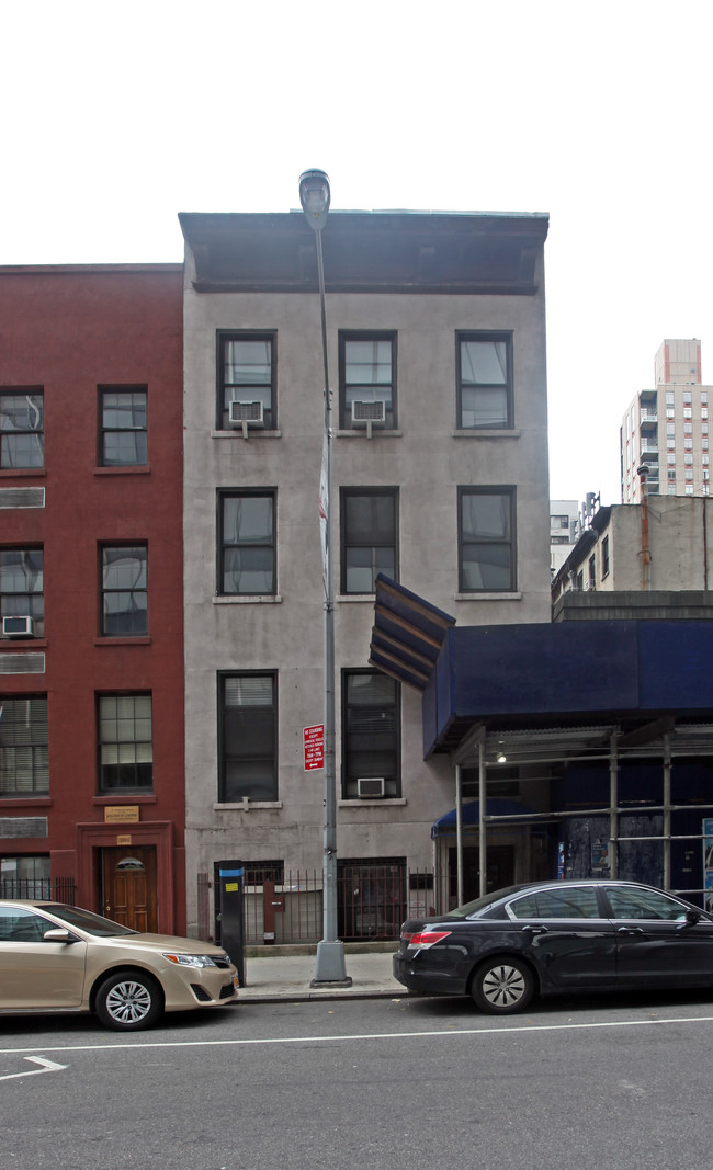 202 E 39th St in New York, NY - Building Photo - Building Photo