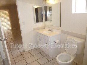 9472 N Albatross Dr in Tucson, AZ - Building Photo - Building Photo