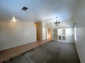 3407 Kimmie Rachelle Ct in Bakersfield, CA - Building Photo - Building Photo