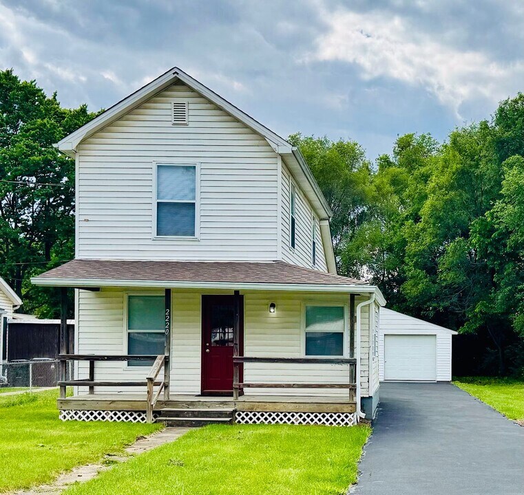2220 S Main St in Middletown, OH - Building Photo