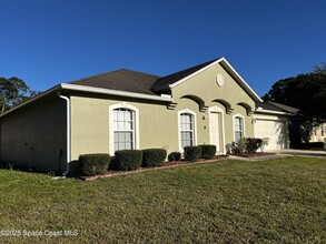 259 Taunton Rd SW in Palm Bay, FL - Foto de edificio - Building Photo