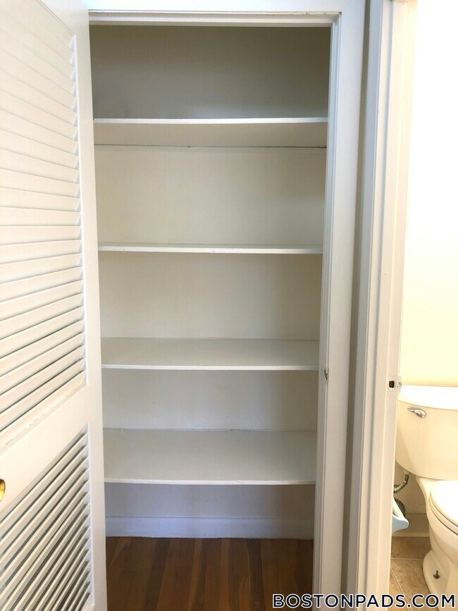 122 Dustin St in Boston, MA - Foto de edificio - Building Photo