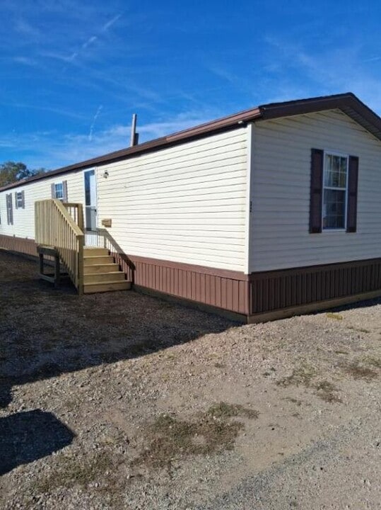 611 W Matthews St in Chillicothe, IL - Building Photo