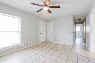 4332 Exmoor Ct in Indianapolis, IN - Foto de edificio - Building Photo