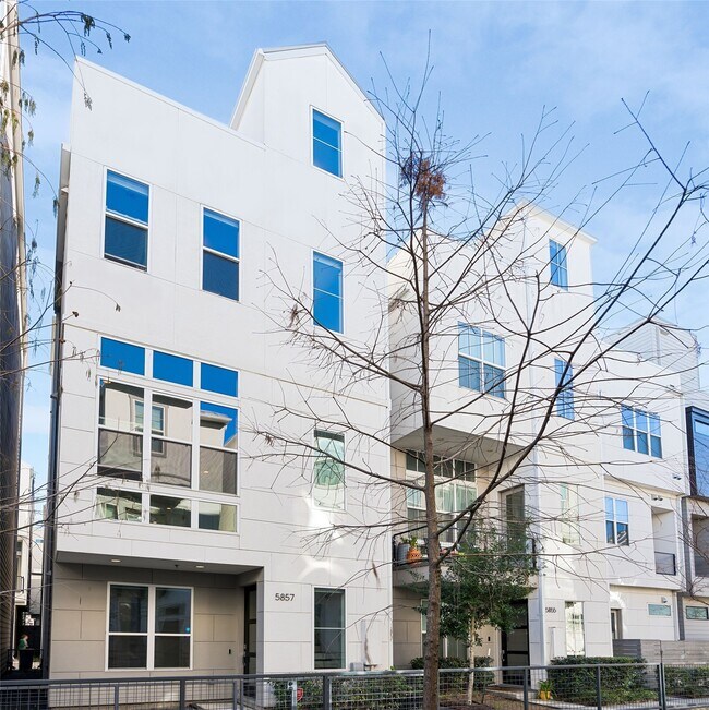 5857 E Post Oak Ln in Houston, TX - Building Photo - Building Photo