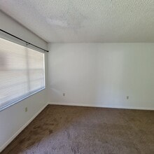 214 N Tanglewood Dr in Leesburg, FL - Building Photo - Building Photo
