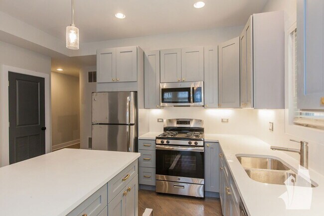 2735 N Wayne Ave in Chicago, IL - Building Photo - Building Photo