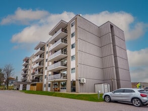 Gloria Gardens Apartments in North Bay, ON - Building Photo - Building Photo