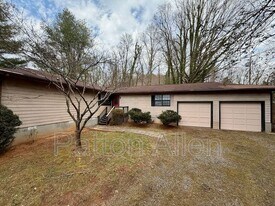 131 Upper Grassy Branch Rd in Asheville, NC - Building Photo