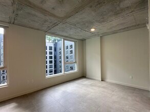 340 NW 32nd St, Unit S3 in Miami, FL - Building Photo - Building Photo