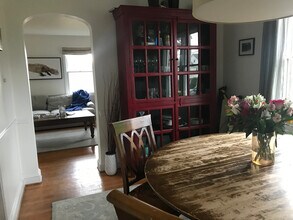 5608 Lone Oak Dr in Bethesda, MD - Foto de edificio - Building Photo