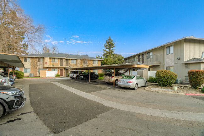 Heritage Oaks in Woodland, CA - Foto de edificio - Building Photo