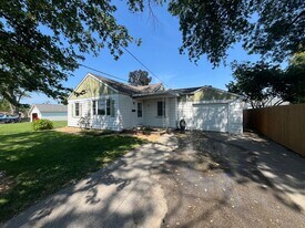 921 E Highland Pl in Peoria Heights, IL - Building Photo