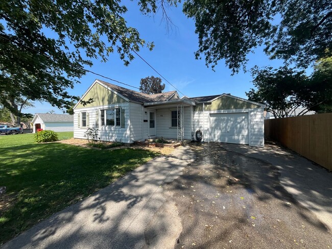property at 921 E Highland Pl