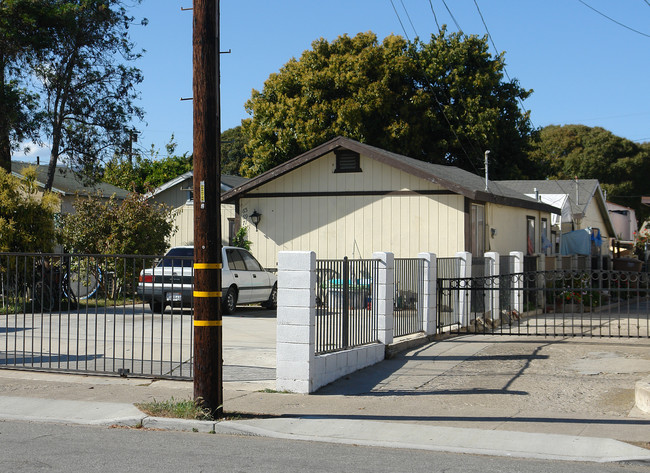 65-71 W Prospect St in Ventura, CA - Foto de edificio - Building Photo