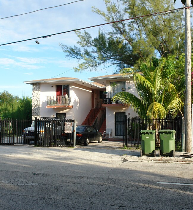 533 NE 61st St in Miami, FL - Foto de edificio - Building Photo