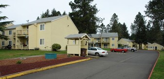 Z_North Slope Village in Sutherlin, OR - Building Photo