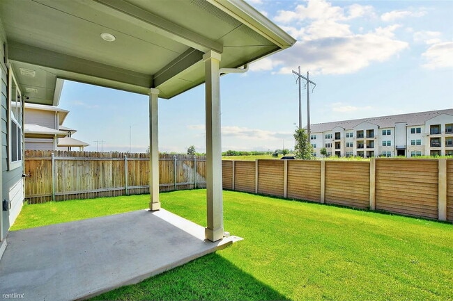 121 Fairfax Ave in San Marcos, TX - Building Photo - Building Photo