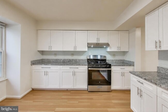 18 Indian Hills Ct in Rockville, MD - Foto de edificio - Building Photo