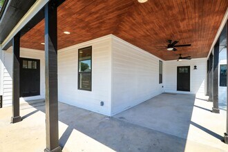 2425 Monterey St in San Antonio, TX - Building Photo - Building Photo