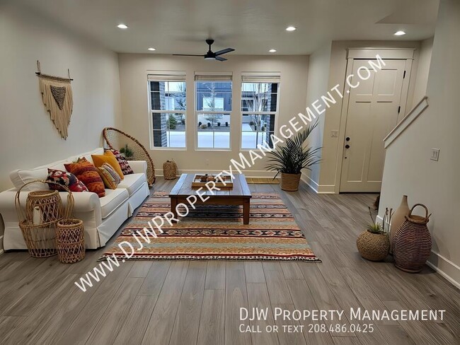 1332 N Meadowglen Ave in Meridian, ID - Building Photo - Building Photo