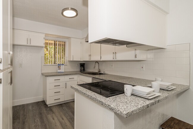 Fair Oaks Heights Apartments in Carmichael, CA - Foto de edificio - Interior Photo