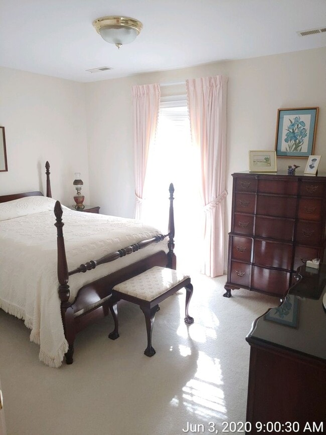 1104 Caldwell Dr in Blacksburg, VA - Building Photo - Building Photo