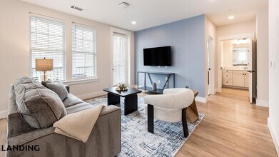 19020 Potts Pk Ln, Unit 7-211 in Davidson, NC - Foto de edificio - Building Photo