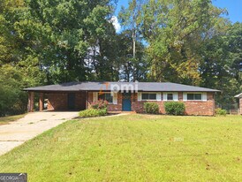 6139 Lullwater Dr in Douglasville, GA - Building Photo
