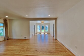 1866 Bidwell Way in Sacramento, CA - Foto de edificio - Building Photo