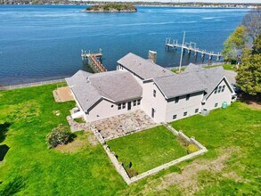 149 Nanaquaket Rd in Tiverton, RI - Building Photo - Building Photo