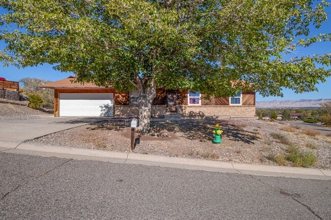 2708 Sierra Vista Dr in Grand Junction, CO - Building Photo - Building Photo