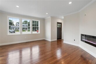 8 Seabreeze Terrace in Warwick, RI - Building Photo - Building Photo