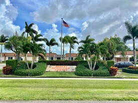 2567 Dudley Dr W in West Palm Beach, FL - Building Photo