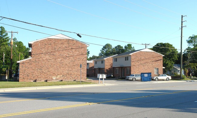 1524 Platt Springs Rd in West Columbia, SC - Foto de edificio - Building Photo
